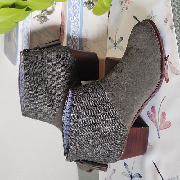 TOMS Leila Olive Gray Herringbone Suede Boote with Tassel Sz 8.5W - Picture 3 of 11